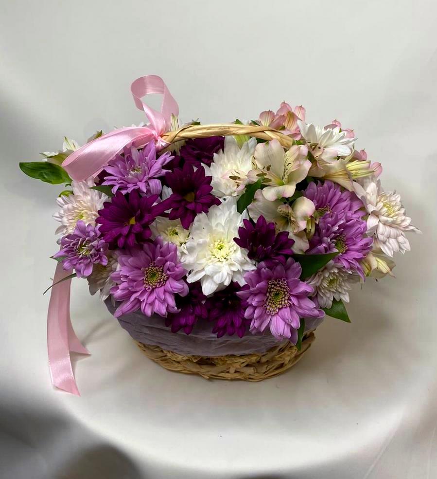 Цветочная композиция из Хризантемы и Альстромерии в корзине в Фокино Брянской области