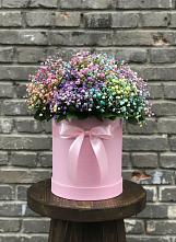 Цветочная композиция из Гипсофила и Розы в шляпной коробке в Фокино Брянской области