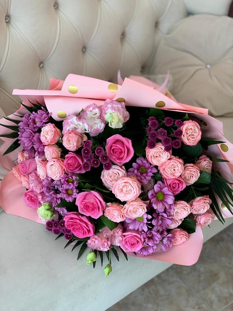 Букет цветов из: Хризантемы, Розы и Лизиантусы в Фокино Брянской области