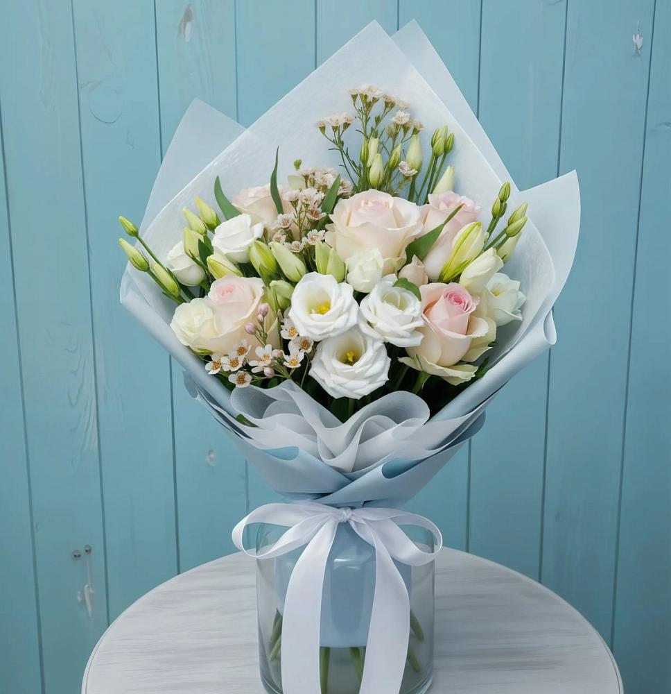 Букет цветов из: Розы и Лизиантусы в Фокино Брянской области