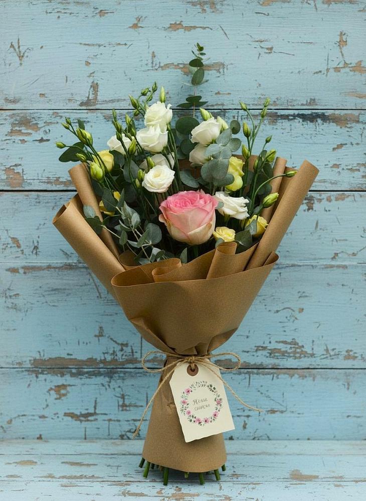 Букет цветов из: Розы и Лизиантусы в Фокино Брянской области