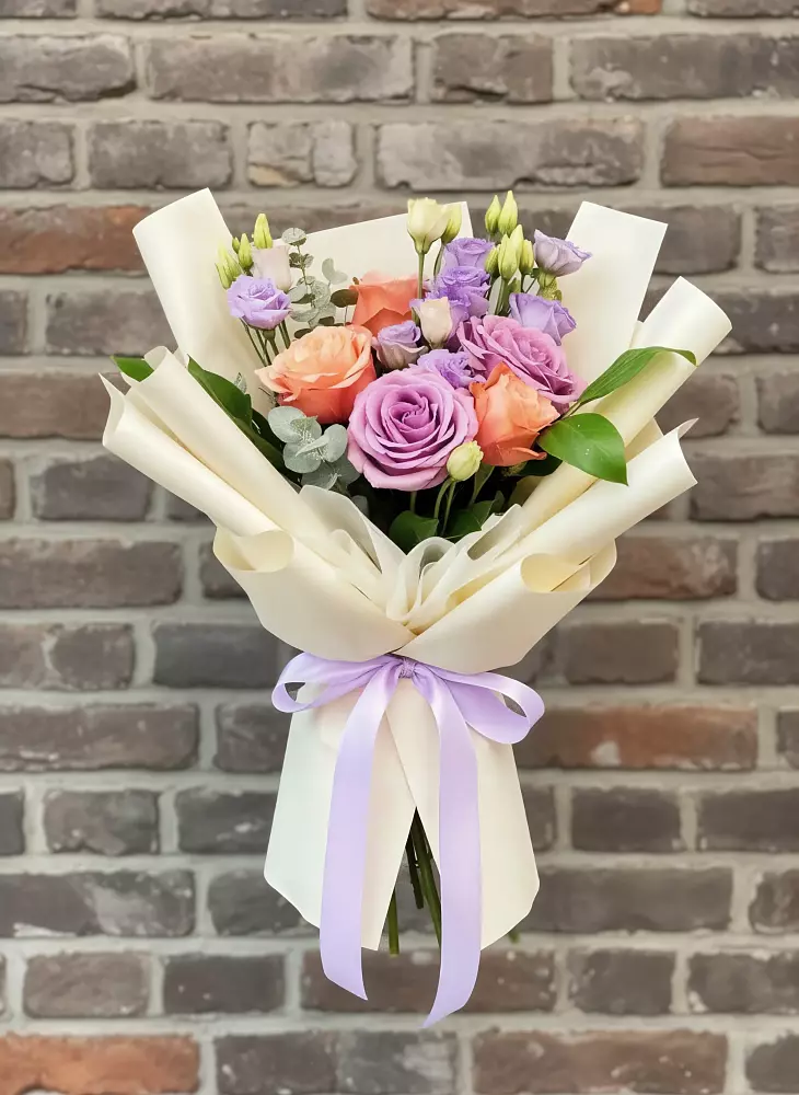 Букет цветов из: Лизиантусы и Розы в Фокино Брянской области