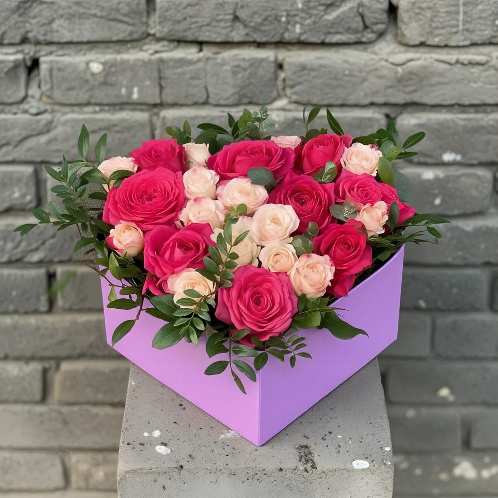 Цветочная композиция из Розы в коробке в Фокино Брянской области