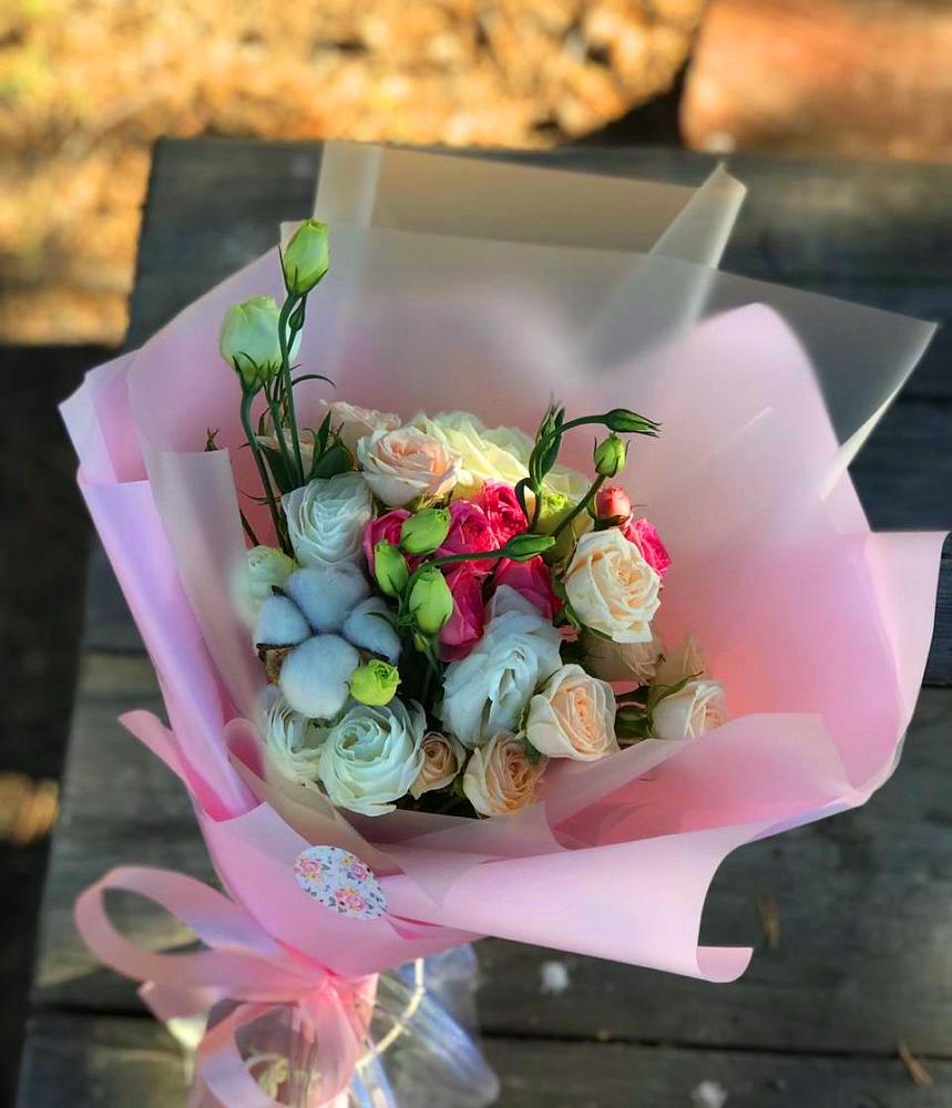 Букет цветов из: Розы и Лизиантусы в Фокино Брянской области