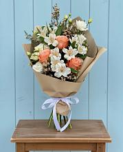 Букет цветов из:  Альстромерии, Лизиантусы, Розы и Хризантемы в Фокино Брянской области