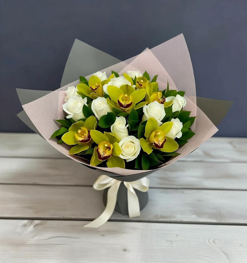 Букет цветов из: Орхидеи и Розы в Фокино Брянской области