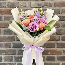 Букет цветов из:  Лизиантусы и Розы в Фокино Брянской области