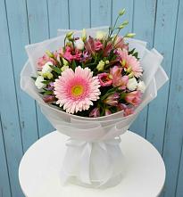 Букет цветов из:  Герберы, Альстромерии и Лизиантусы в Фокино Брянской области