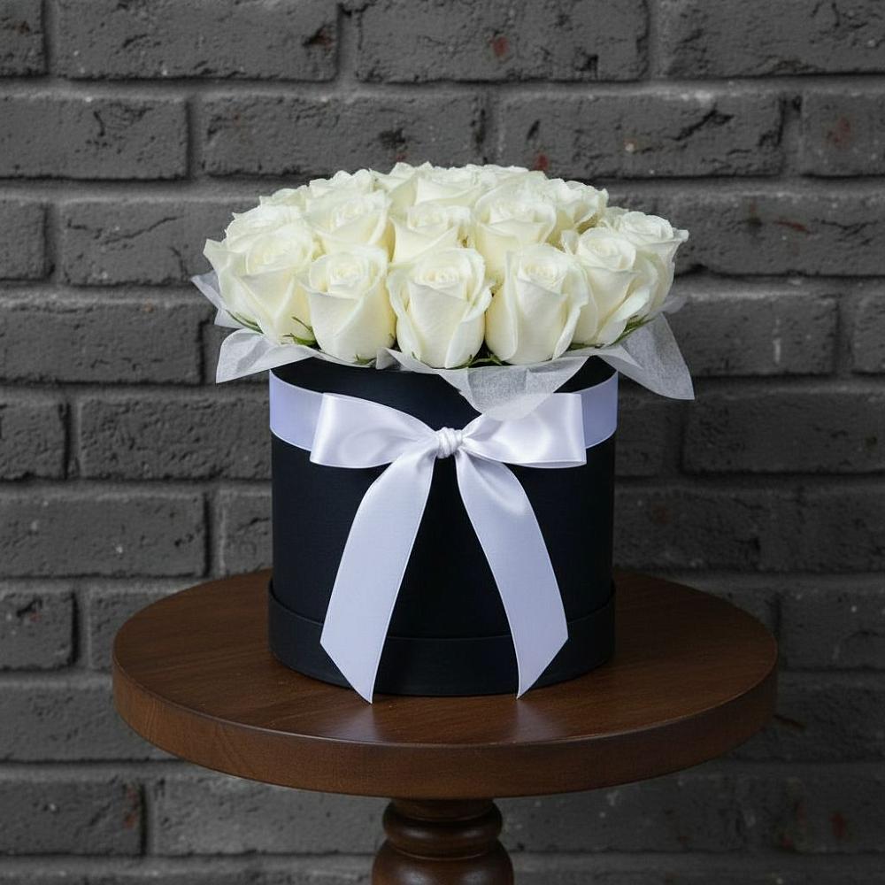 Цветочная композиция из Розы в шляпной коробке в Фокино Брянской области