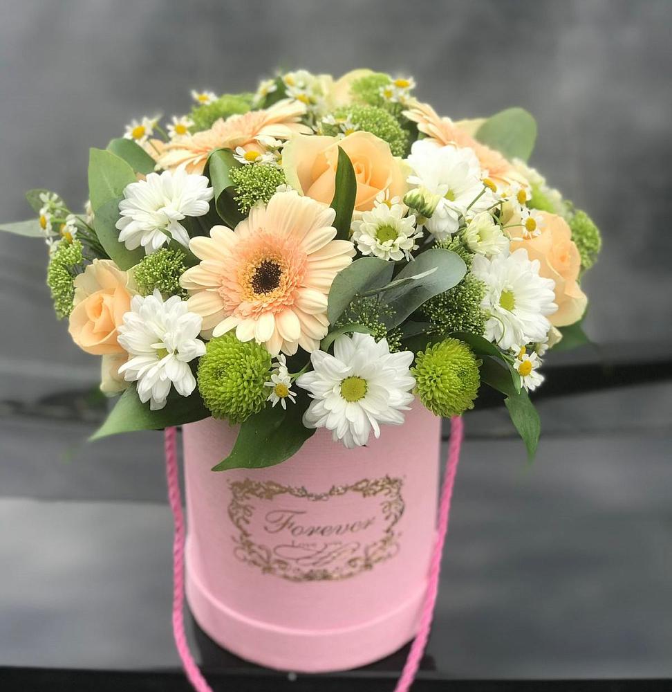 Цветочная композиция из Розы, Герберы и Хризантемы в шляпной коробке в Фокино Брянской области