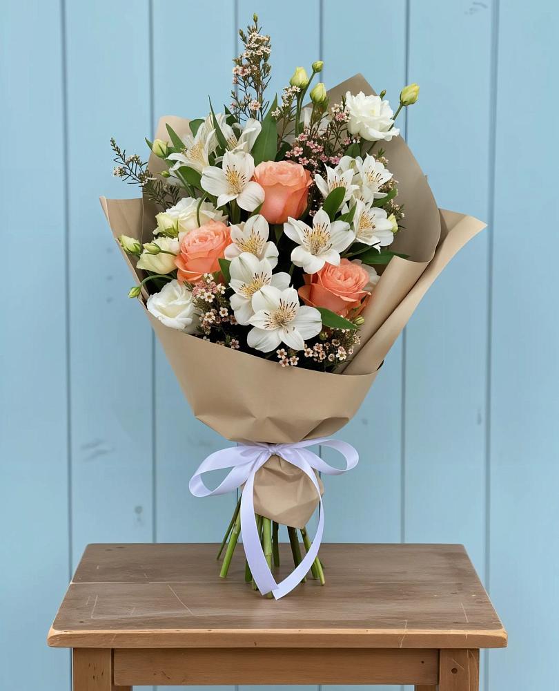 Букет цветов из: Альстромерии, Лизиантусы, Розы и Хризантемы в Фокино Брянской области