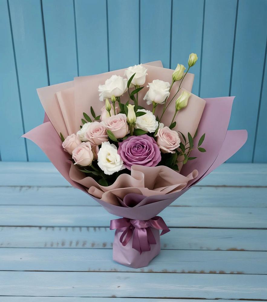 Букет цветов из: Розы и Лизиантусы в Фокино Брянской области