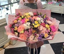 Букет цветов из:  Розы, Хризантемы и Лизиантусы в Фокино Брянской области